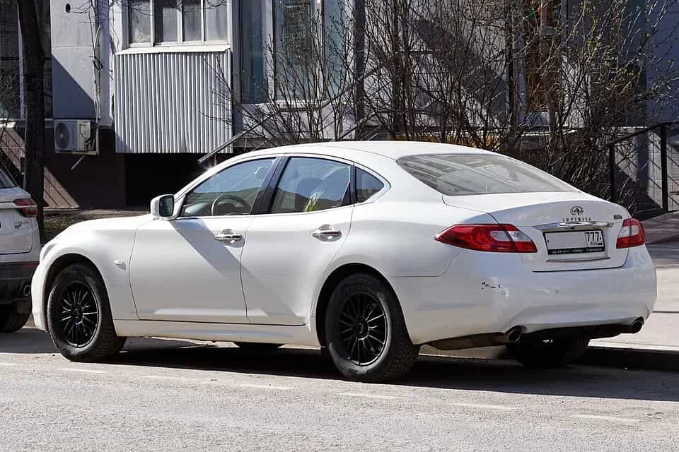 Infiniti M